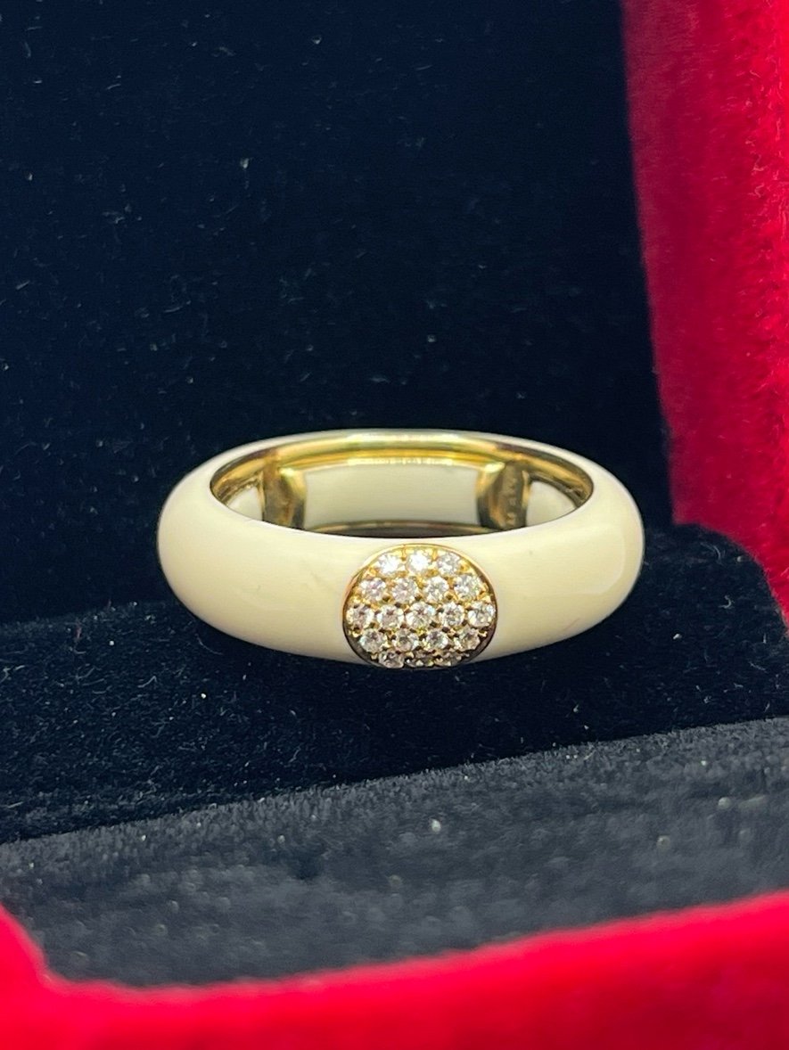Luxurious 14K Yellow Gold Cream Enamel Diamonds Ring