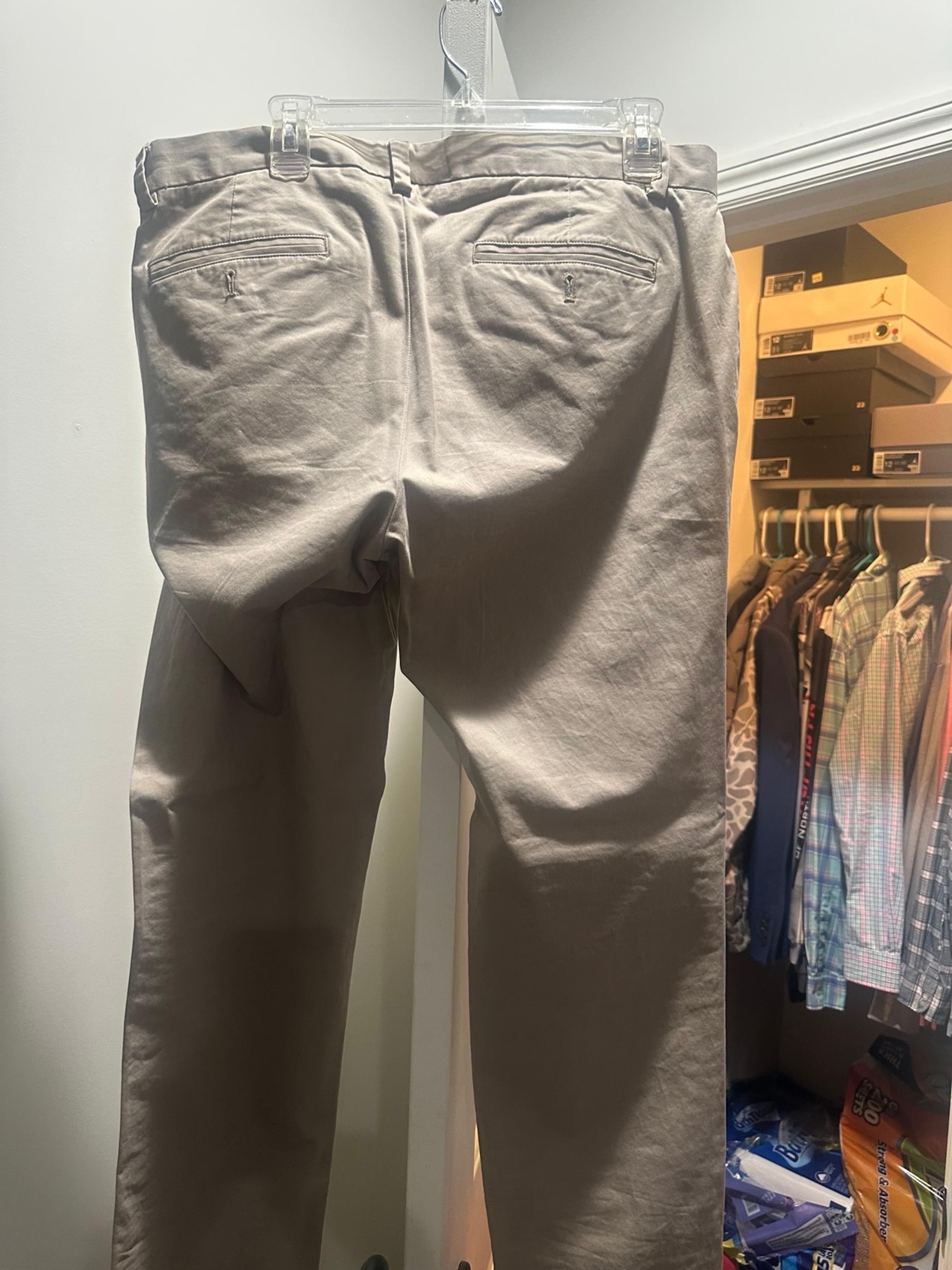 Men’s vineyard vines khaki pants