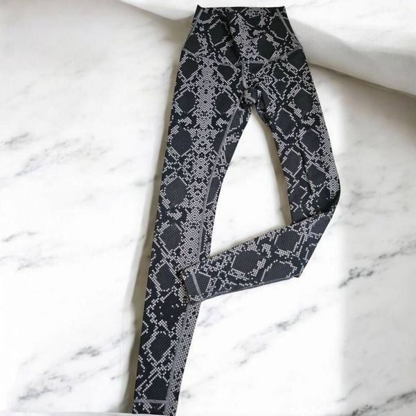 Lululemon Size 4 Wunder Under