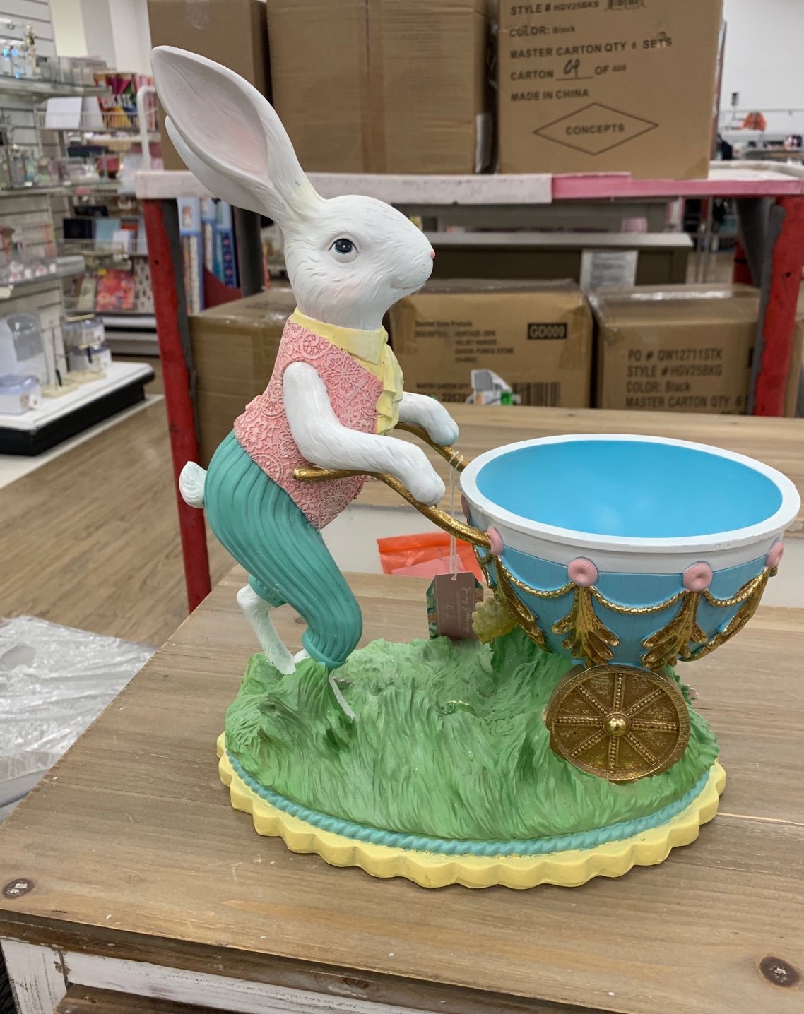 Barrel Easter bunny decor