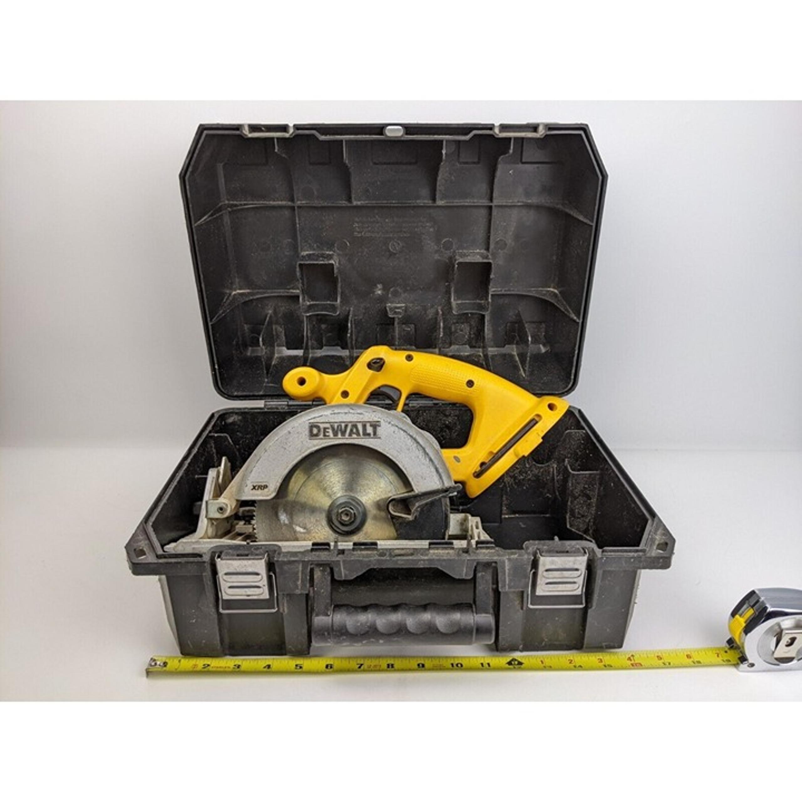 DEWALT DC390 18v Cordless 6-1/2" Circular Saw With Case NO BATTERY