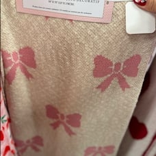 Cashmere pink bow throw