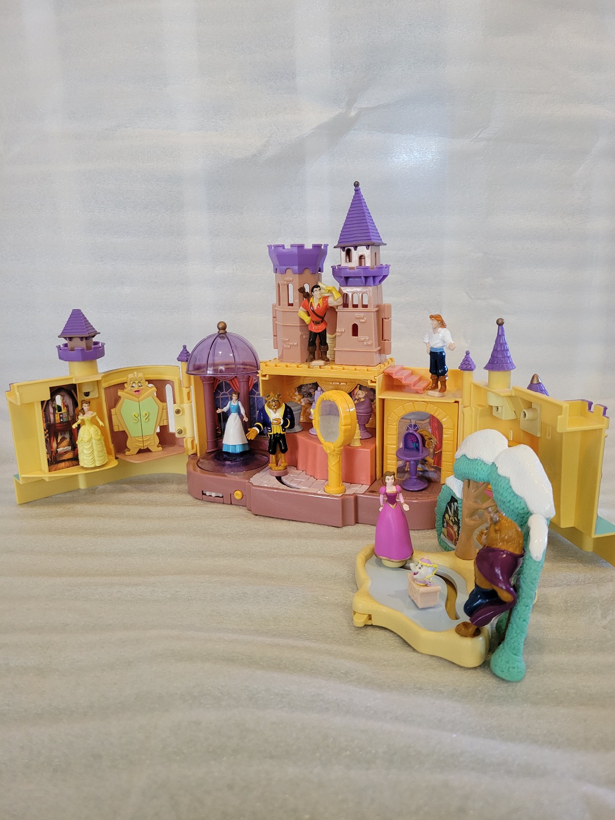Beauty and the Beast Magic Mirror castle play set