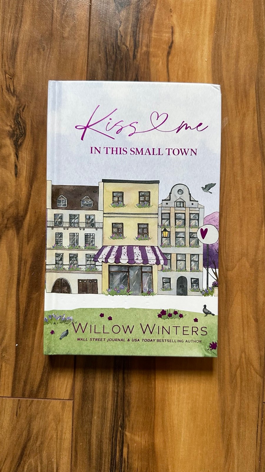 Kiss me in this small town by Willow winters
