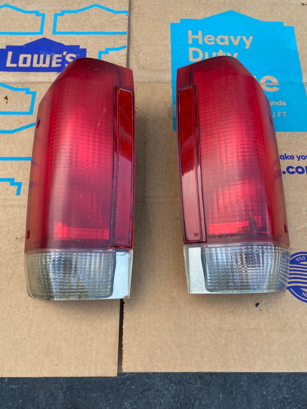 1987-1989 Ford F-Series Truck Tail Light Housing Set