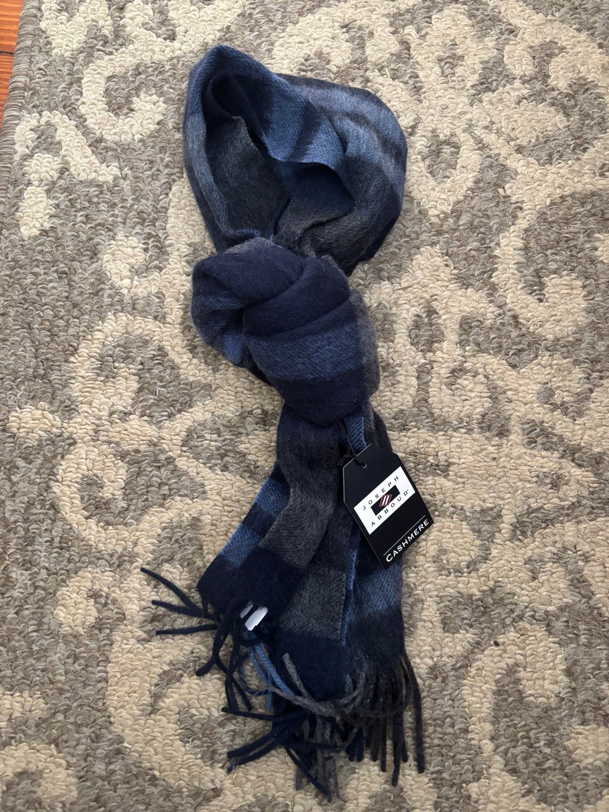 100% Cashmere Joseph Abboud Scarf