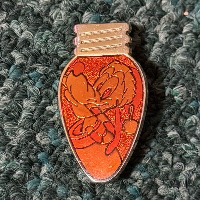 DISNEY PIN PLUTO FROM DISNEYLAND ORANGE LIGHT BULB CHRISTMAS LIMITED RELEASE