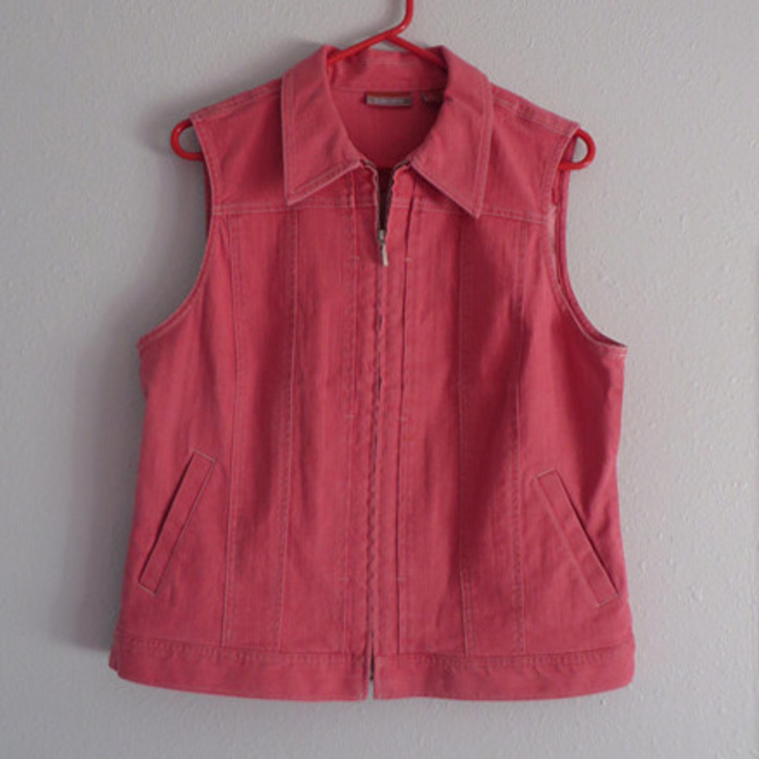 Nordstrom womens denim/jean vest size L pink (salmon) zipper