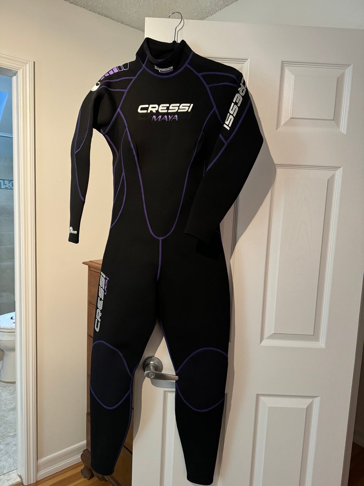 Brand new women’s Cressi Maya 2.5 Wetsuit. Size Large