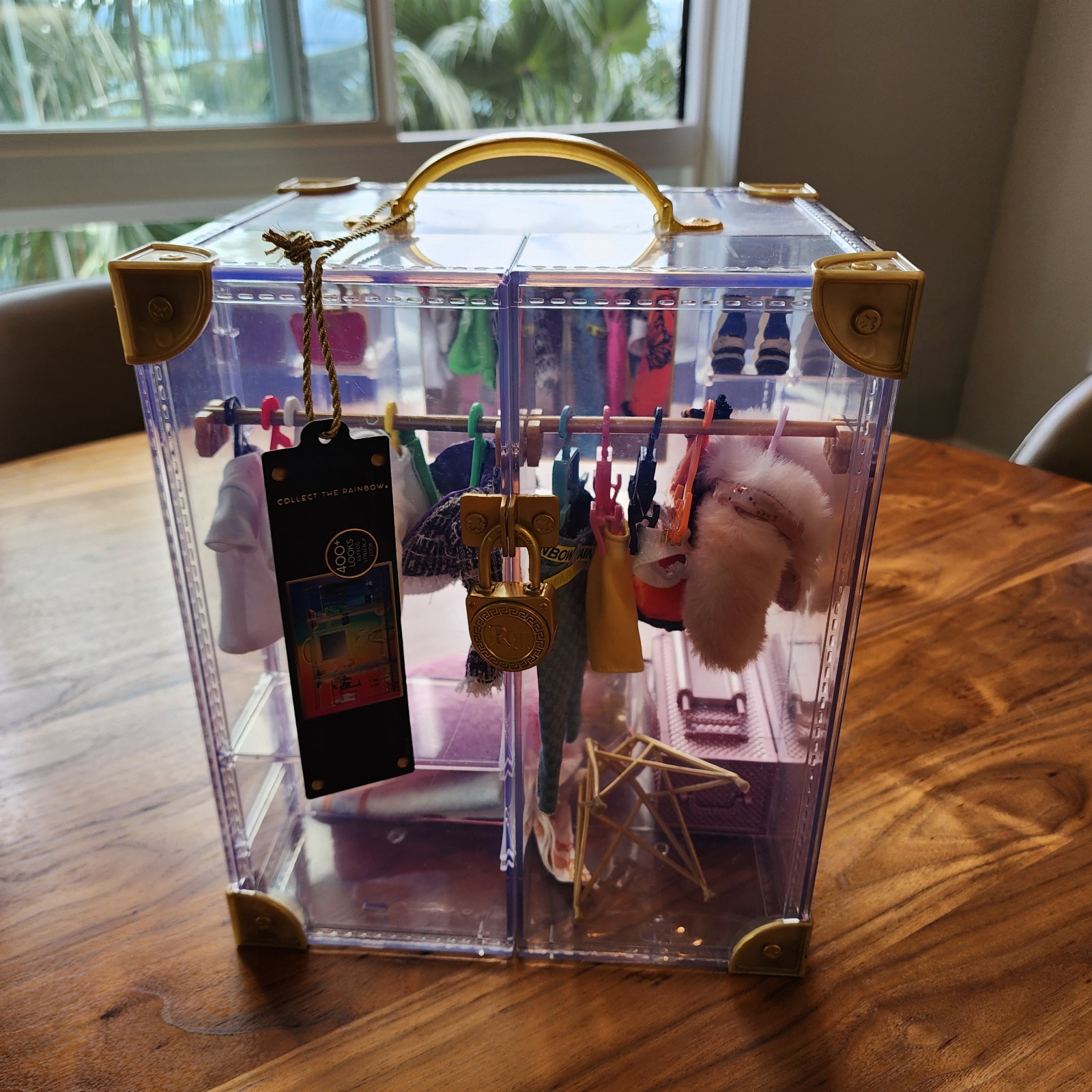 MGA ENTERTAINMENT RAINBOW HIGH DELUXE FASHION CLOSET +ROLLING VANITY TRAIN