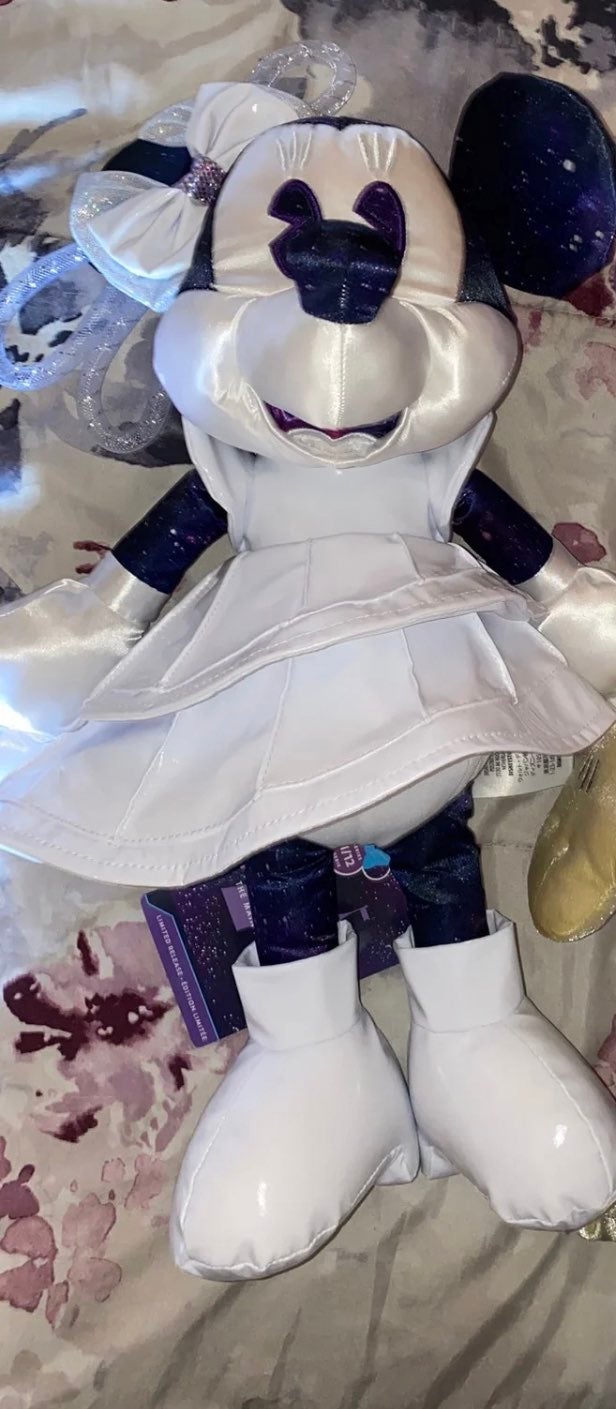 minnie mouse main attraction space mount
