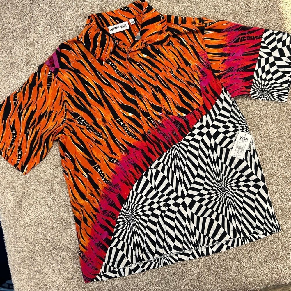 NWT Vault By Vans x Aries Distorted Pattern Button Front Shirt Men Size XL (737)