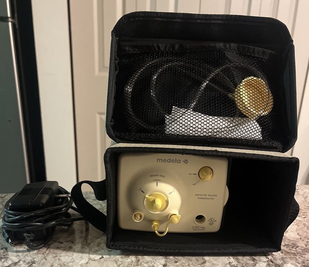 Medela Pump in Style Advanced Personal Breast Pump Motor With Bag And Adapter