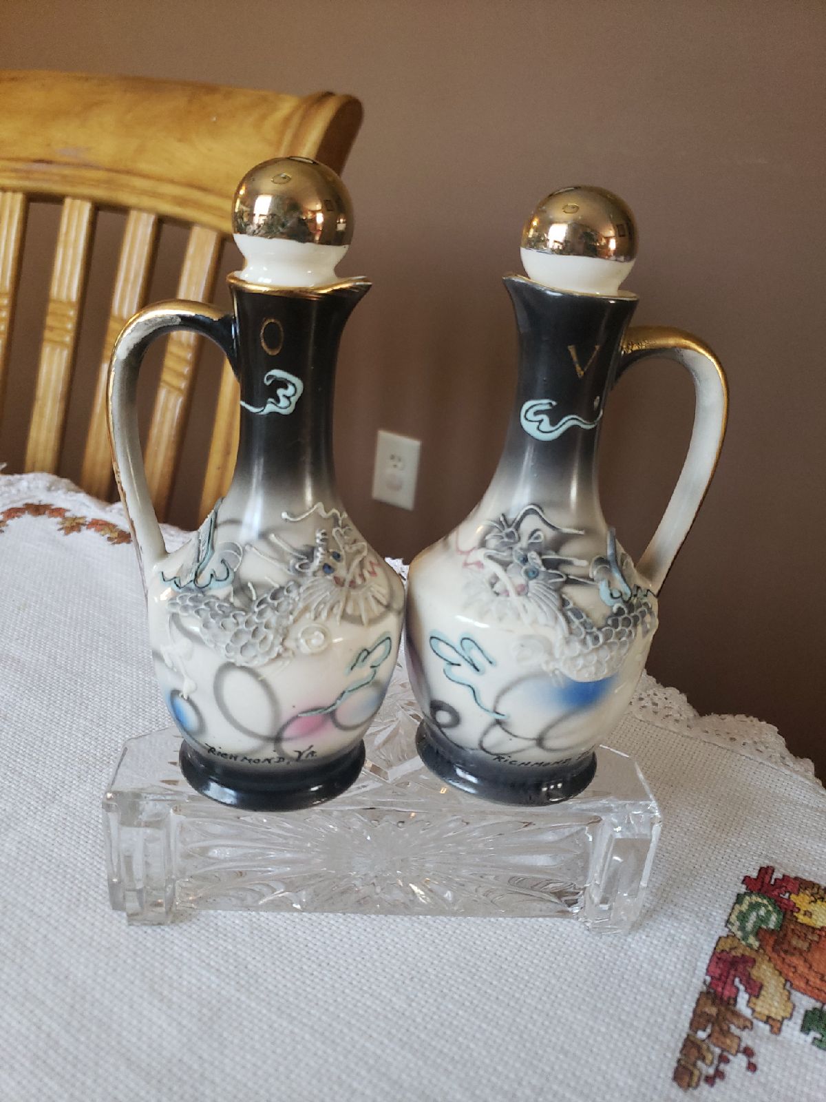 Vintage DRAGONWARE Vinager/Oil Dispenser
