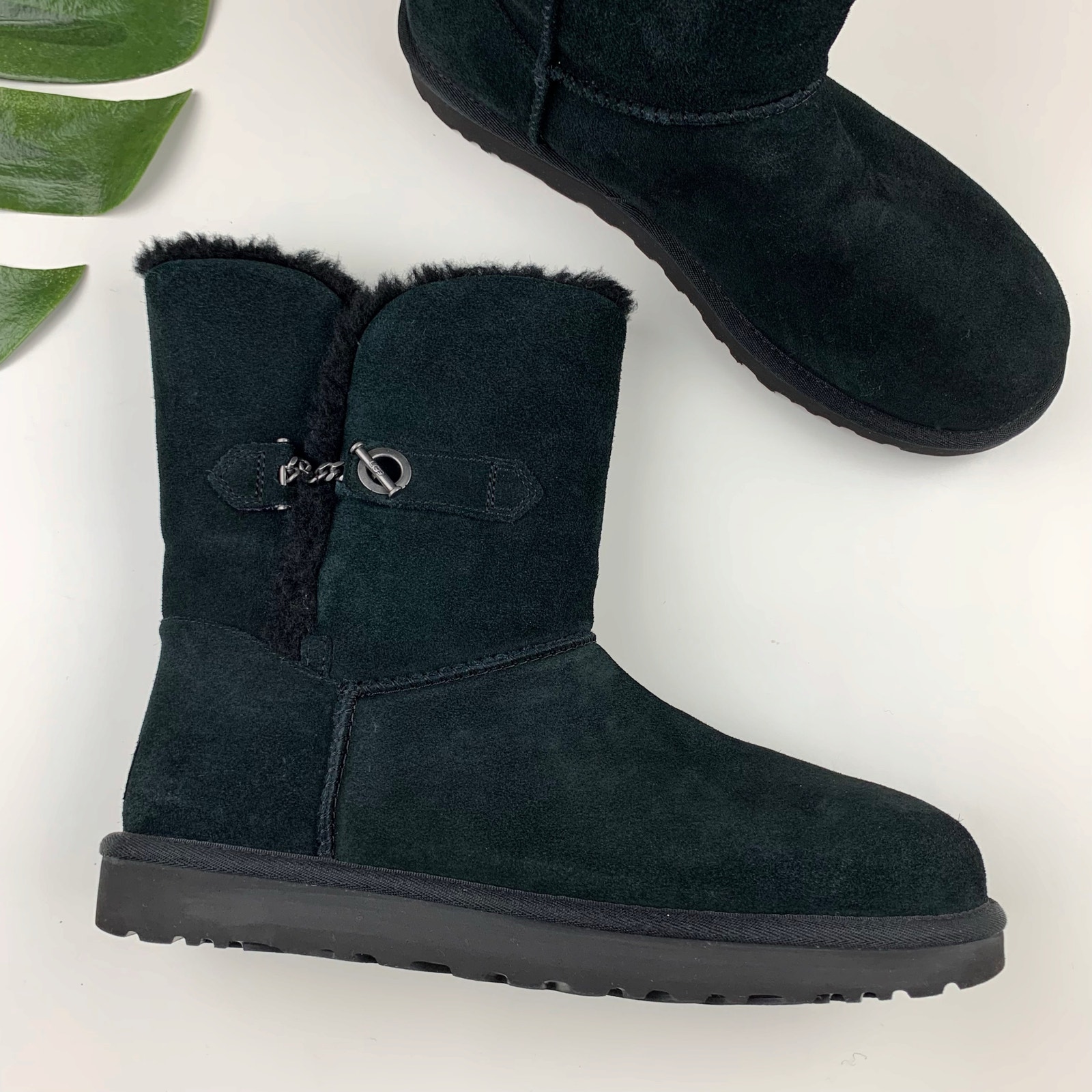 Ugg Estera Boots Black Suede Faux Fur Lined Chain Toggle Women's 11