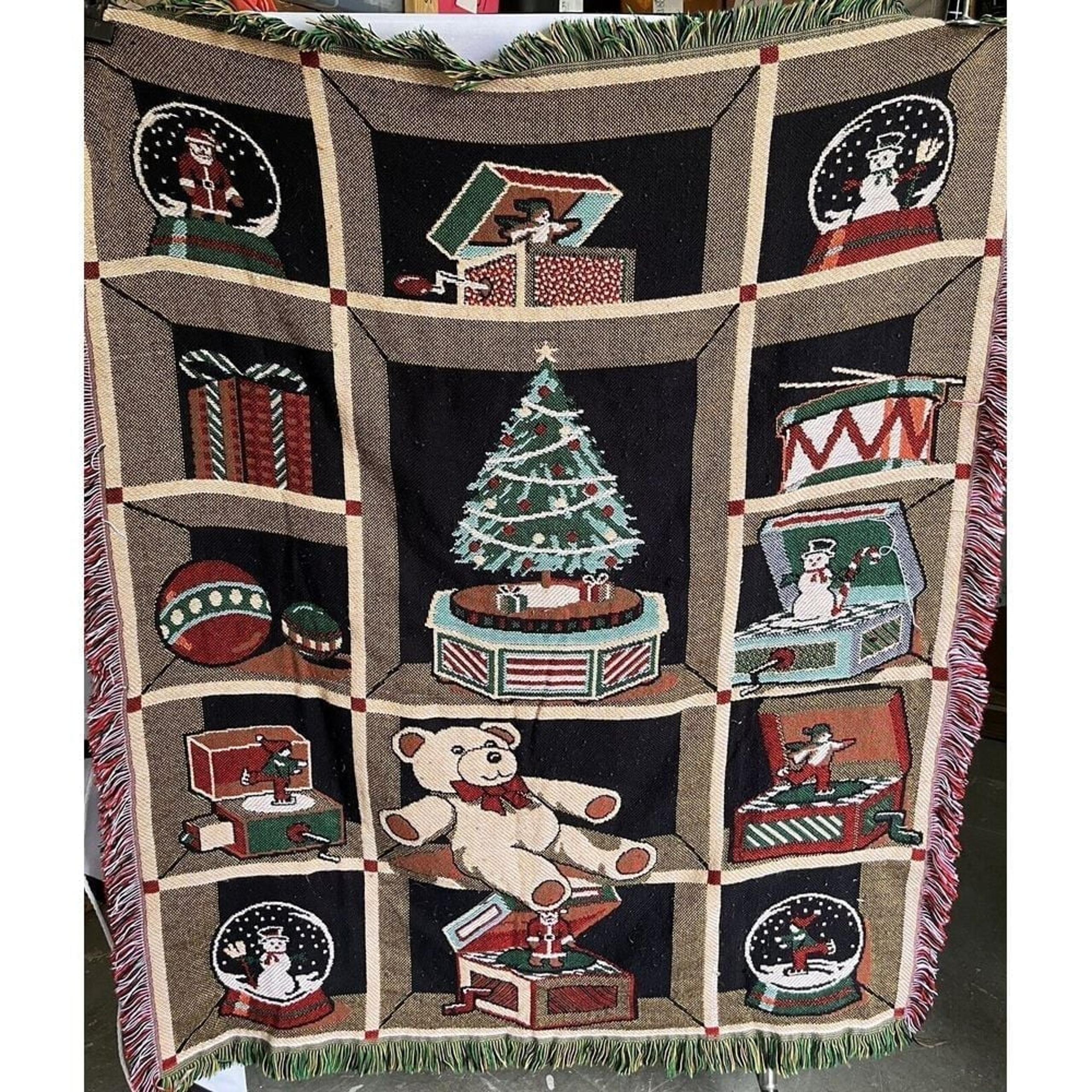 The Northwest Company Vintage Woven Tapestry Christmas Tree Snow Globe Blanket