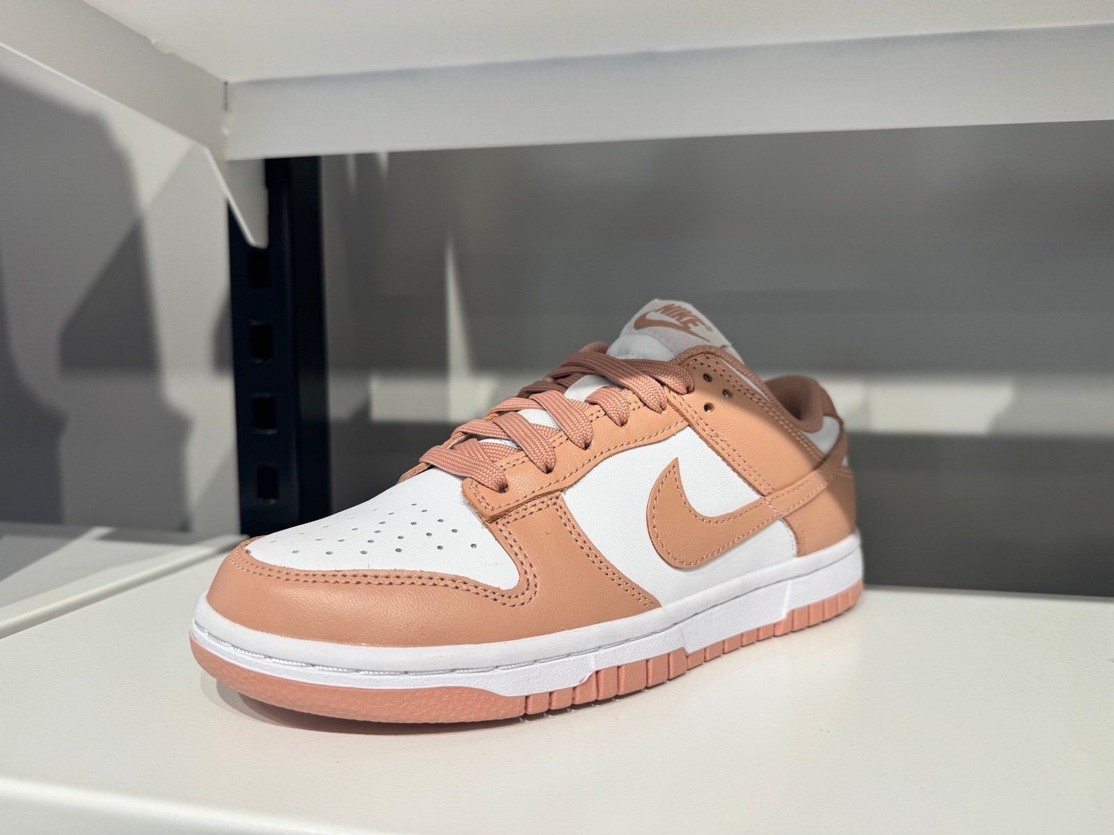 Nike dunk low rose whisper NEW
