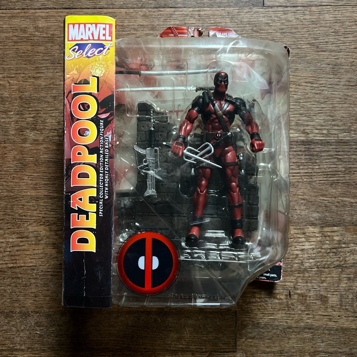 Marvel Diamond Select Deadpool Collectible Action Figure
