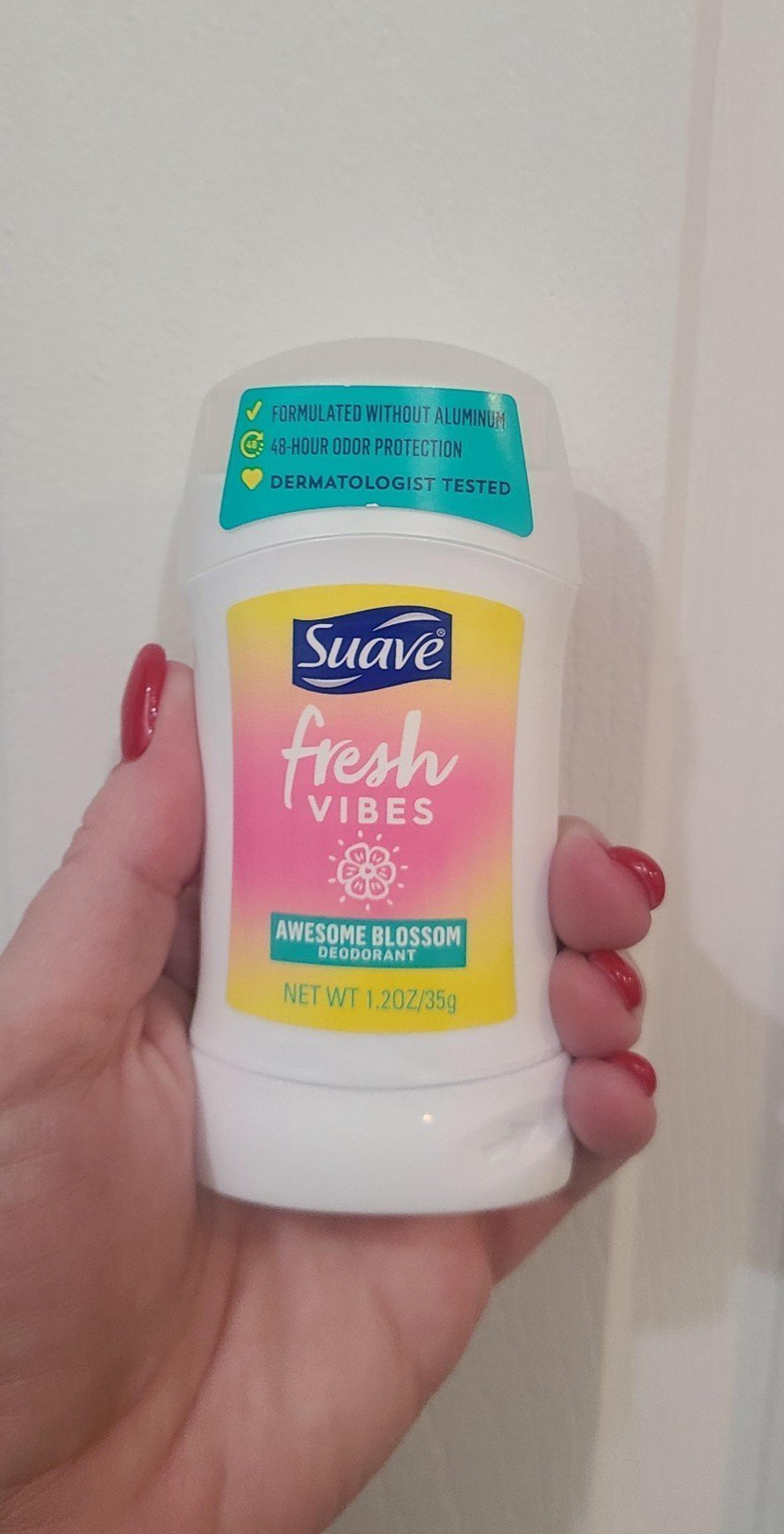2 suave fresh vibes deodorant, smells delicious, brand new!