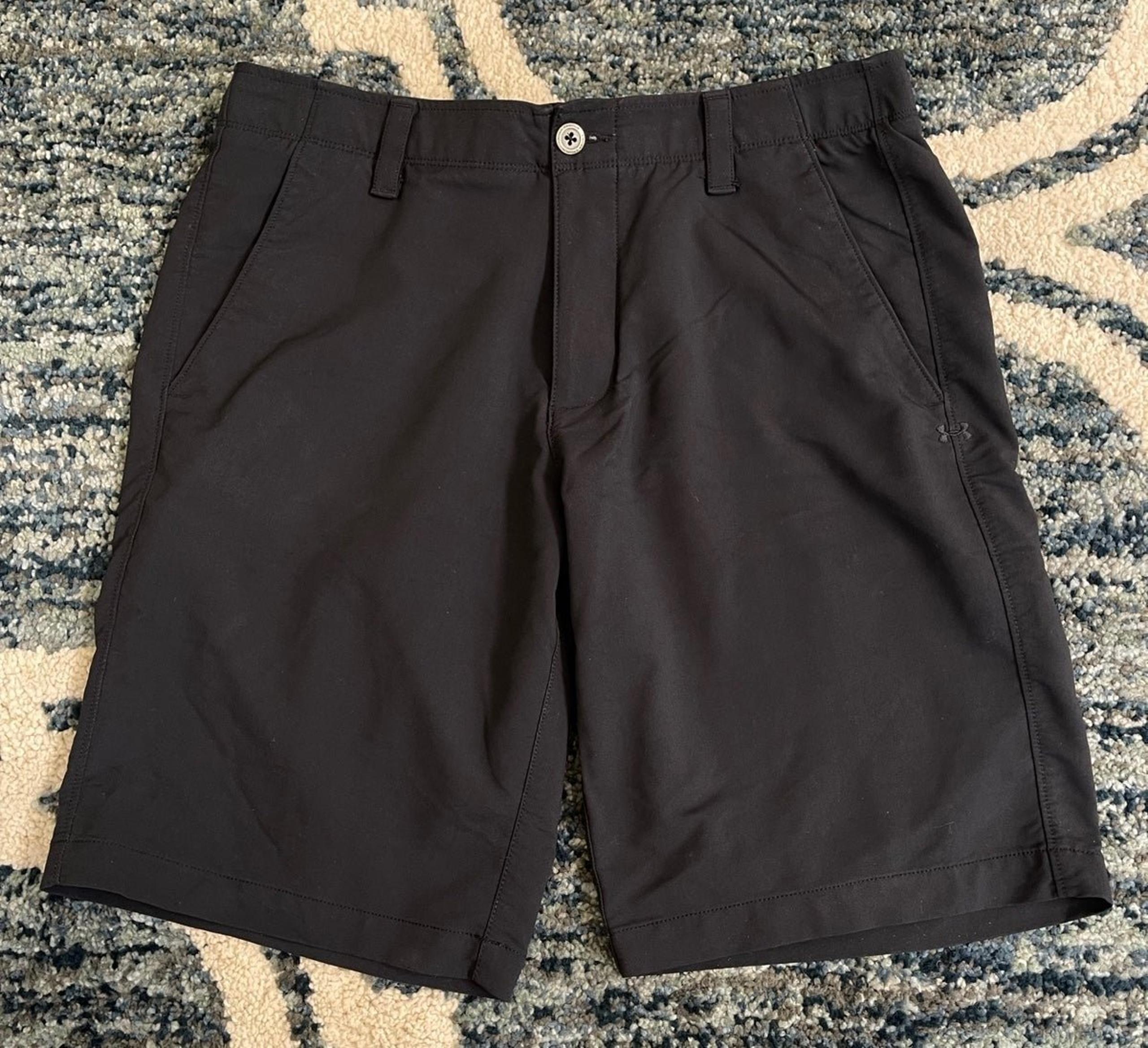 UNDER ARMOUR Mens Shorts Heat Gear Loose Fit Golf Casual Logo Black Size 34
