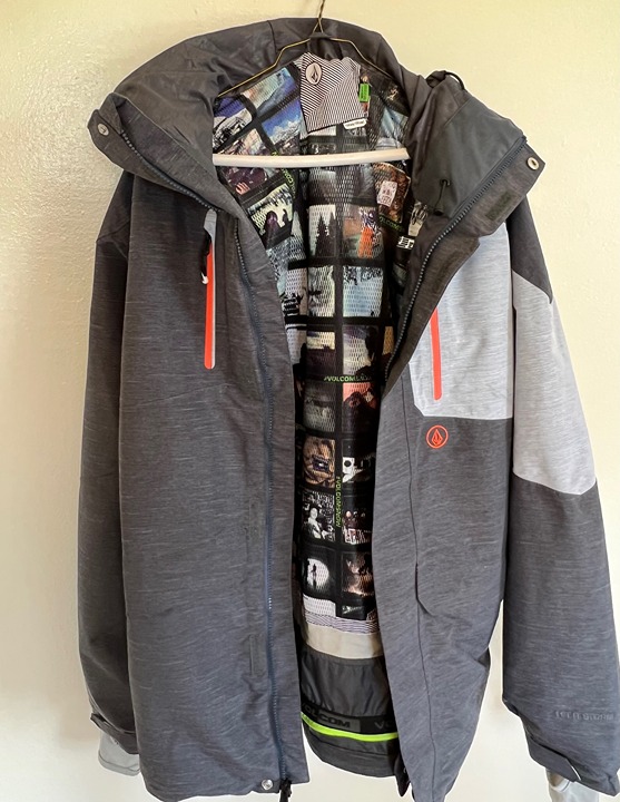 NWOT VOLCOM Men's LG Oxnard Snowboard Jacket G0651401 Gray / Lime Green