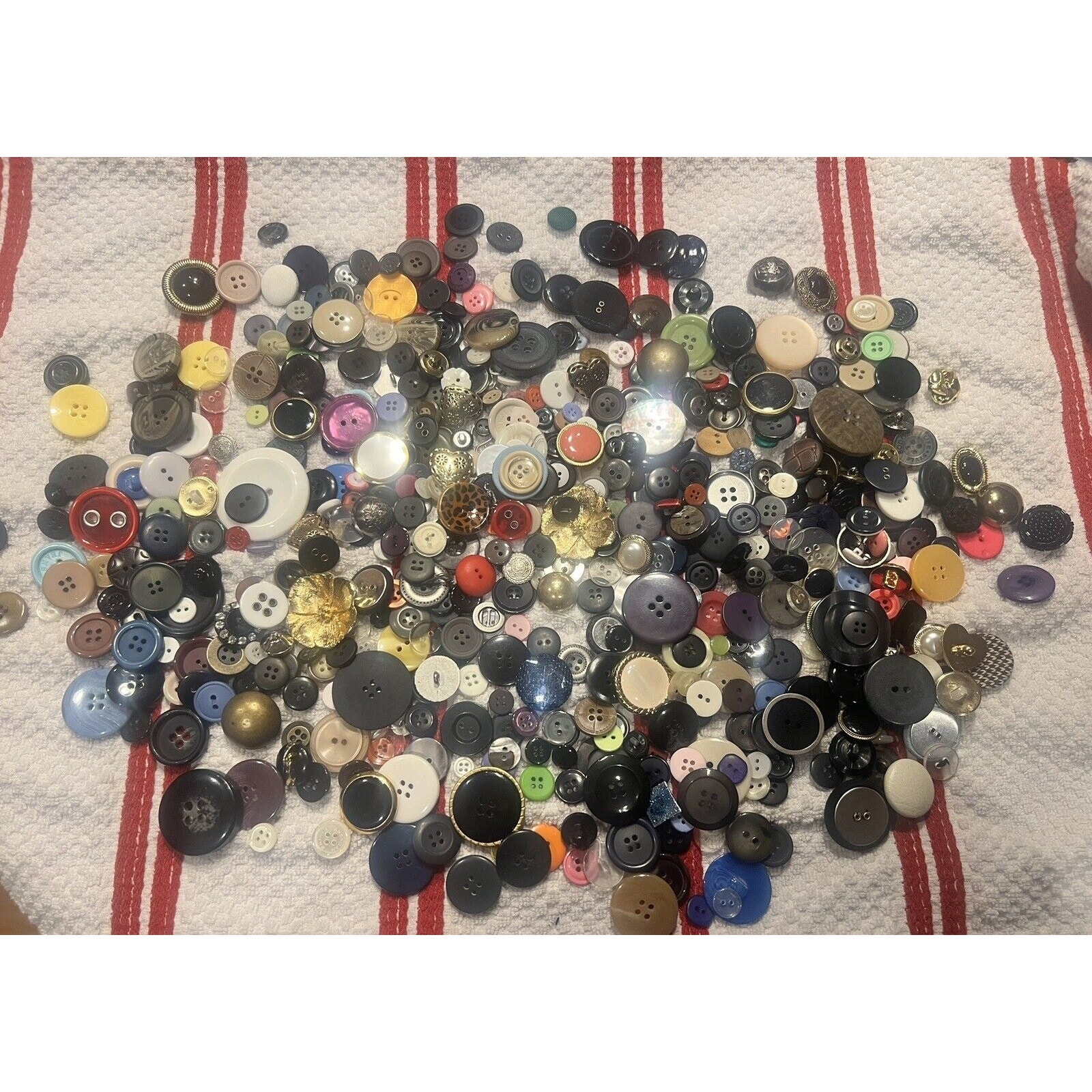 Antique Vintage Huge Lot Of Buttons Hundreds Metal Plastic Shell -1.8lbs