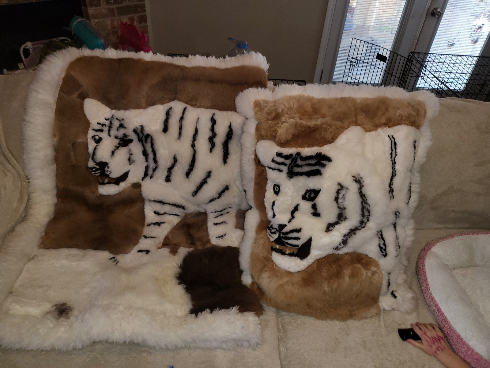 White tiger alpaca fur throw and pillow peru
