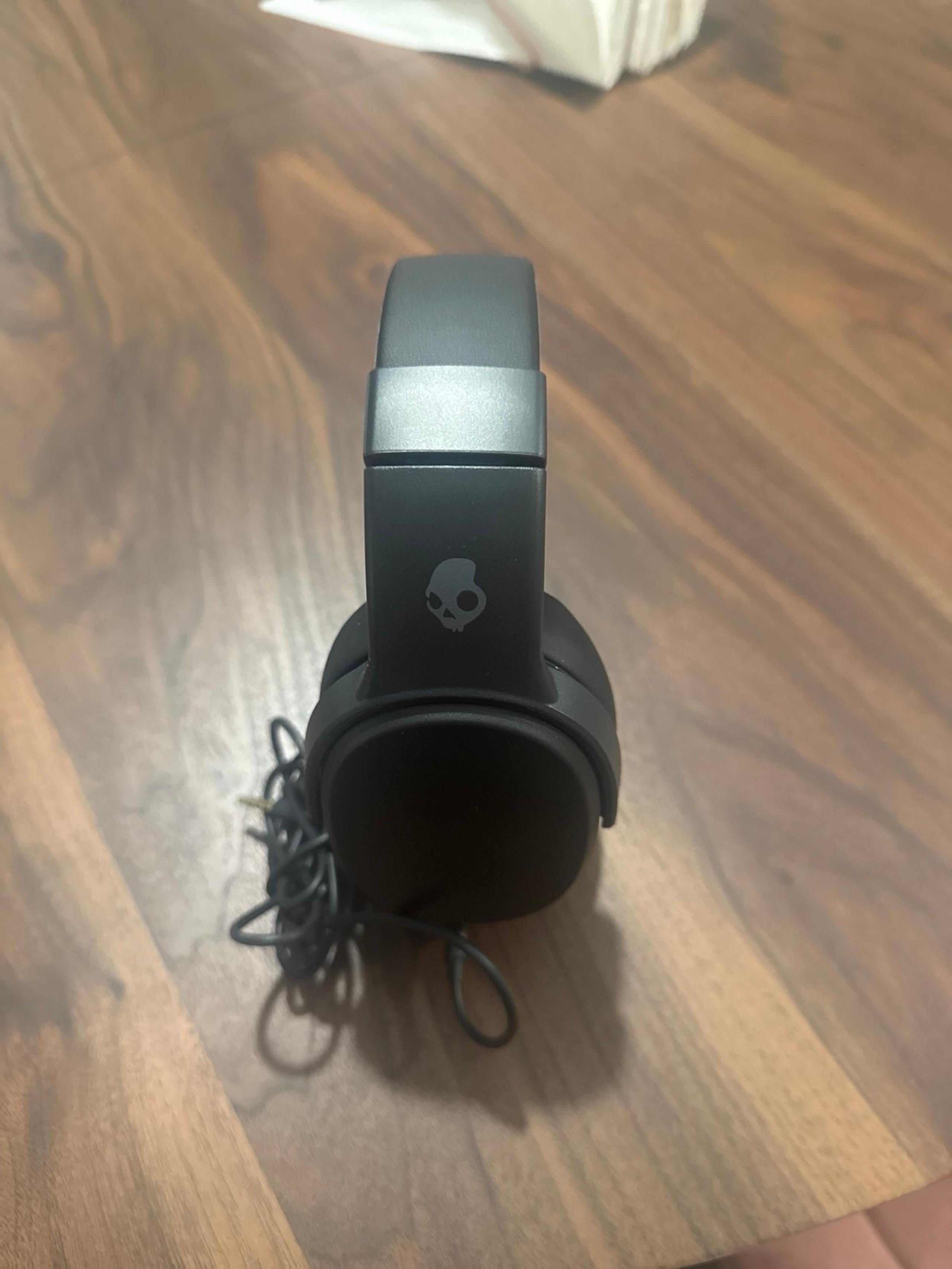 SkullCandy Over The Ear Headphones Like New!