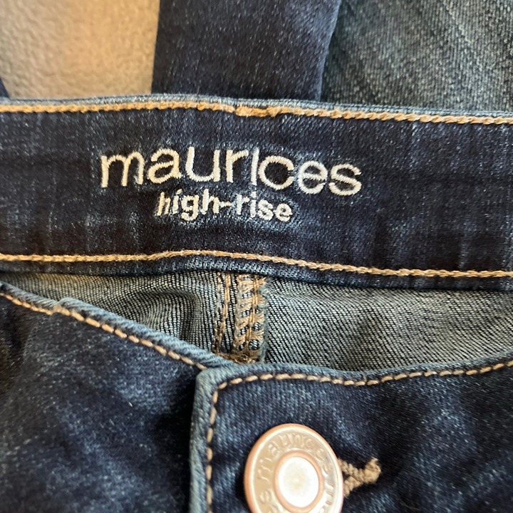 NWT Maurices High Rise Crop Jeans Button Fly Denim Size 16