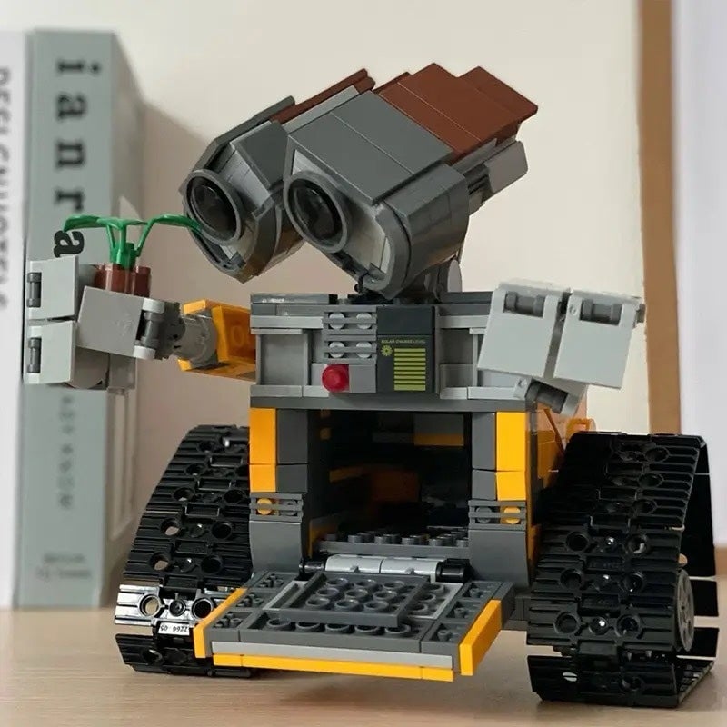 687 pcs building blocks wall-e