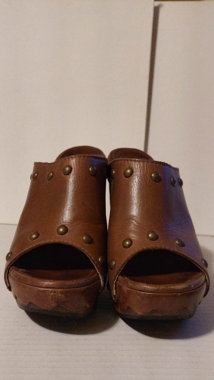 Stuart Weitzman designer Leather and wooden studded clogs sz 9
