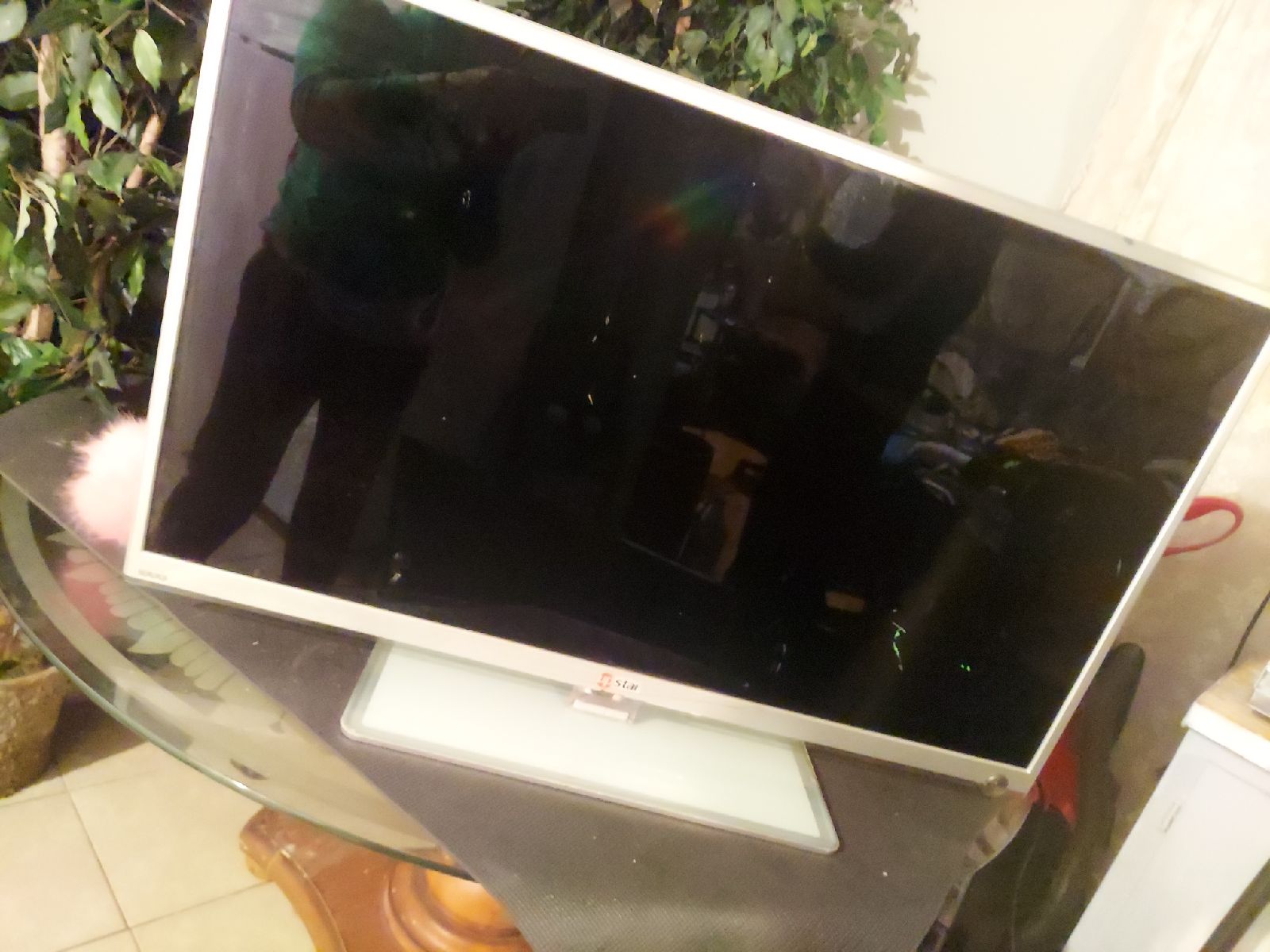 Upstar 50' flat-screen TV
