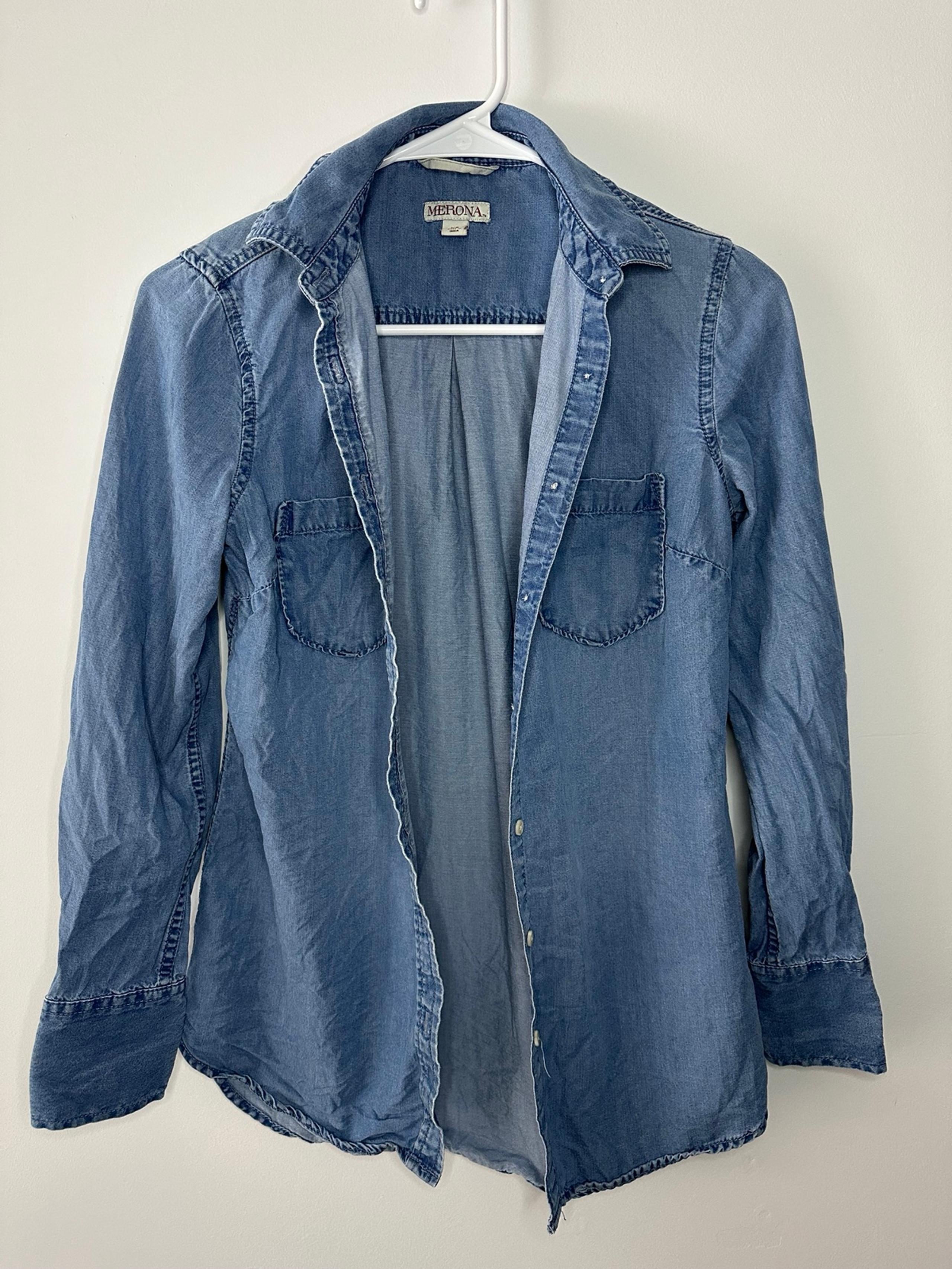 Womens Light Blue Denim Button Down Long Sleeve Shirt With Pockets XS - Merona