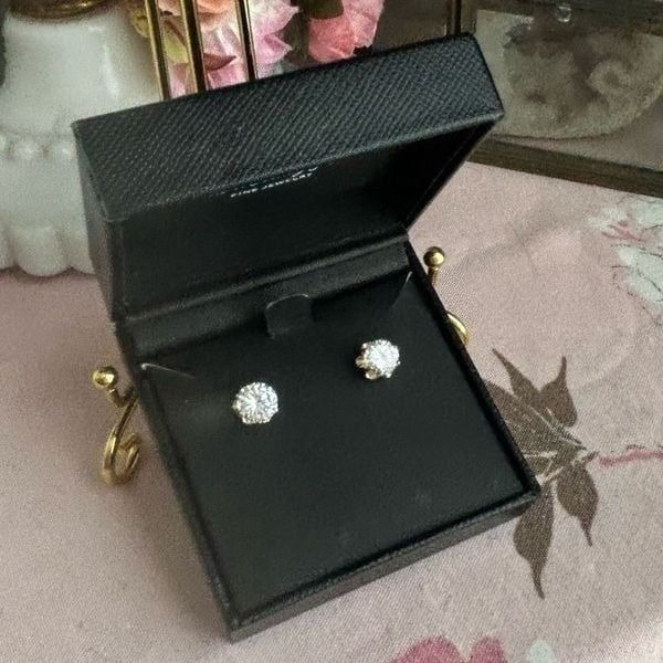 Vintage 14k Yellow Gold Buttercup Screw Back Earrings CZ Topaz
