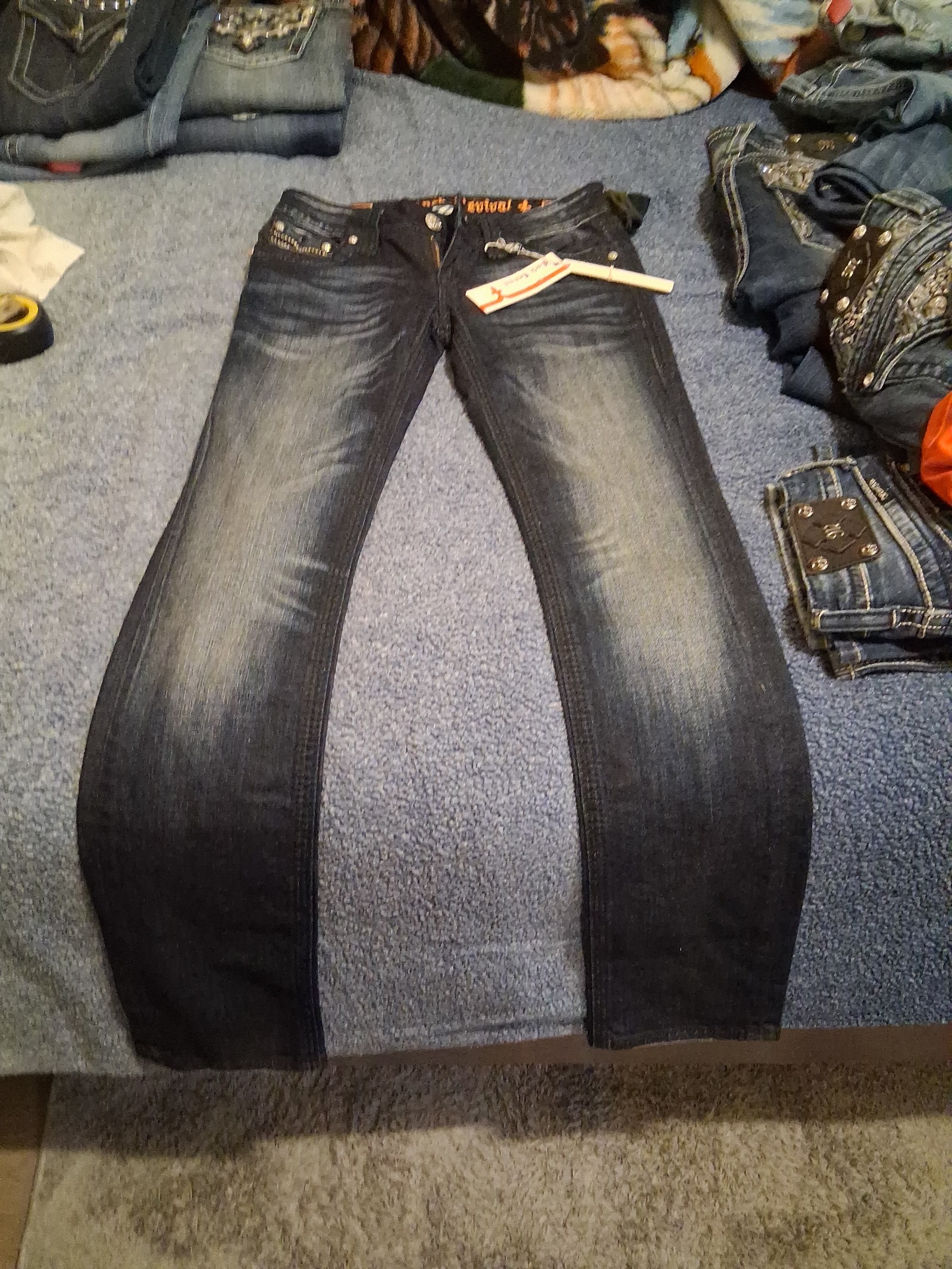 ROCK REVIVAL 27/32 straight leg (Darcy) New with tags