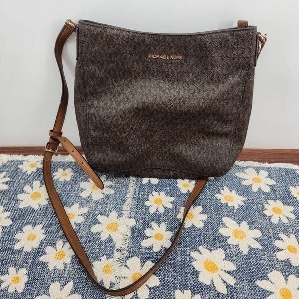MICHAEL KORS PRE-LOVED Jet Set Travel Large Logo Messenger Bag in Brown