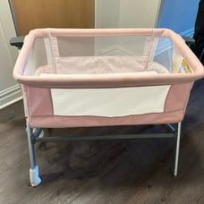 Dream on me bassinet! No shipping pick up only!!!! Chicago area .