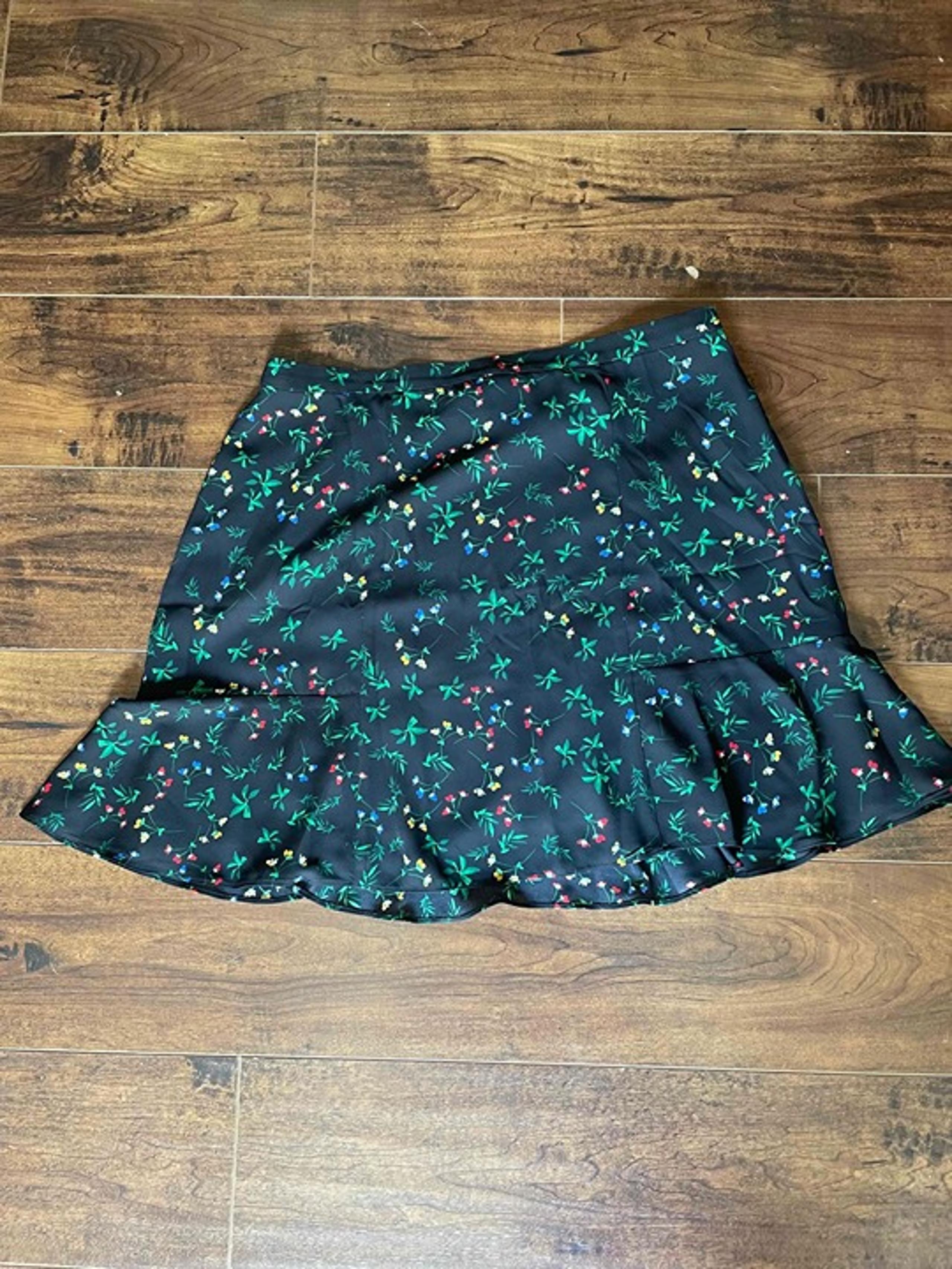 Banana Republic black floral ruffle skirt size 10