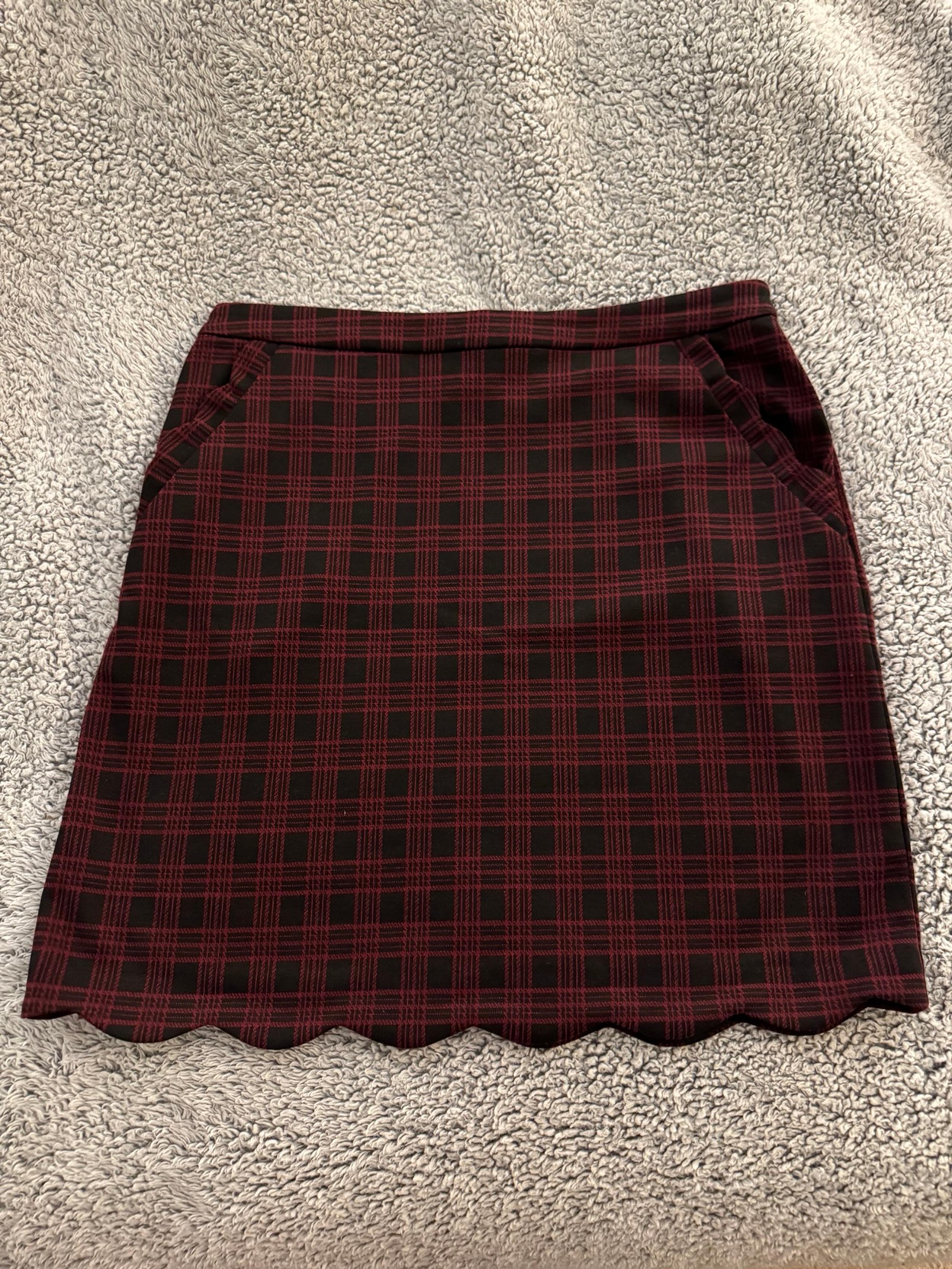 Scallop Hem Mini Skirt