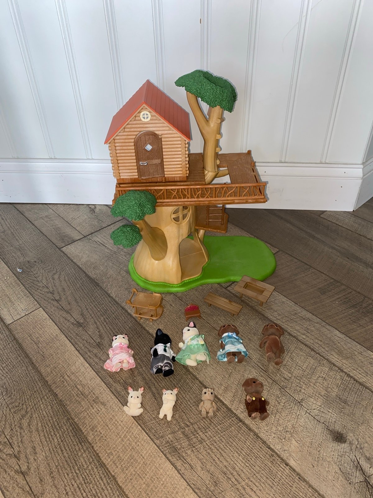 Calico Critters Treehouse & Animals