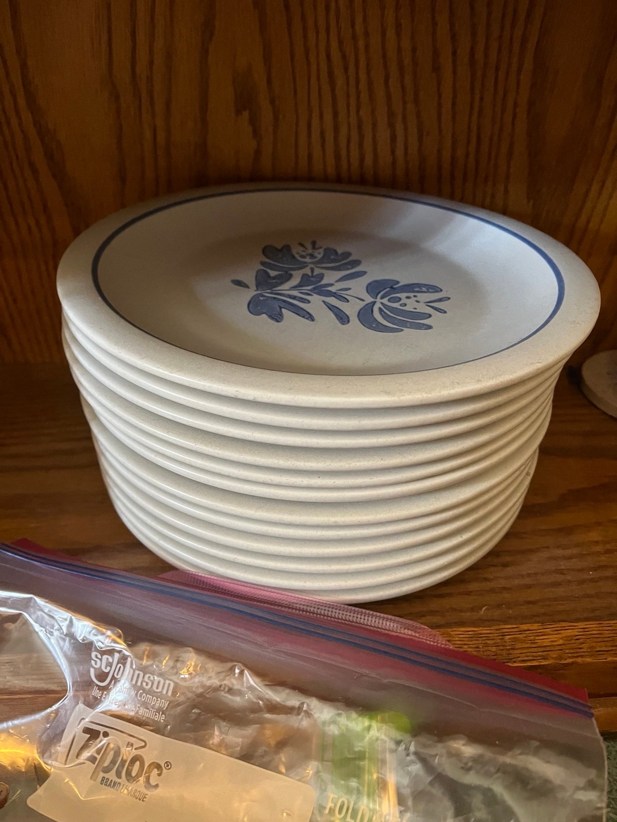 Yorktowne Pfaltzgraff 12 piece setting, hostess set