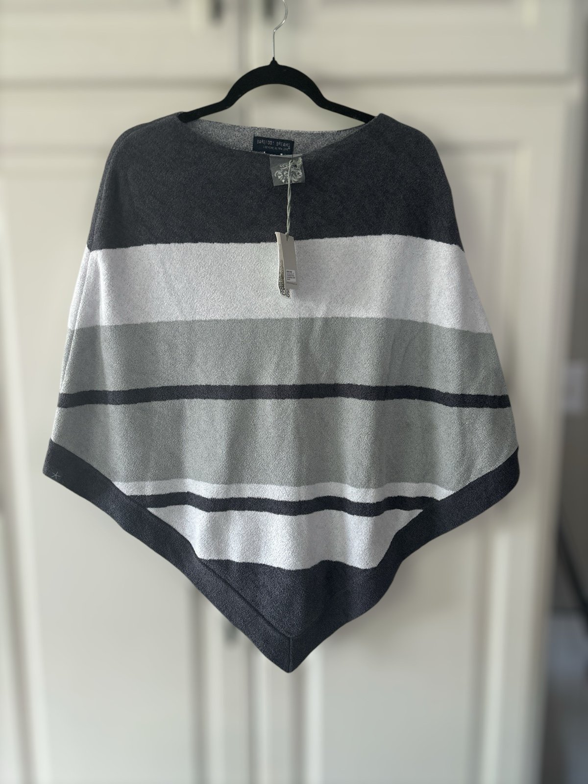 MINT! Barefoot Dreams Ocean Breeze Poncho Grey Stripe One Size Style BDWCU1966