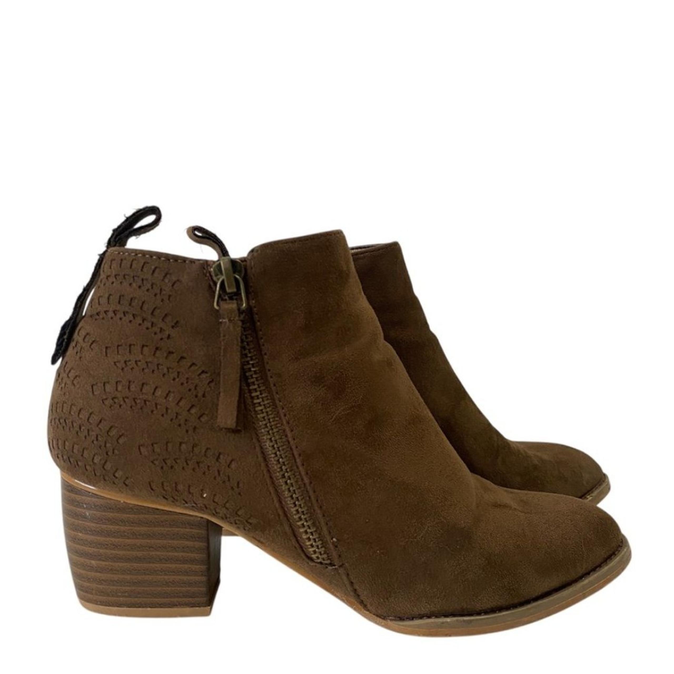 CC brown ankle boots sz 7 - western style - zippered closure - chunky heels