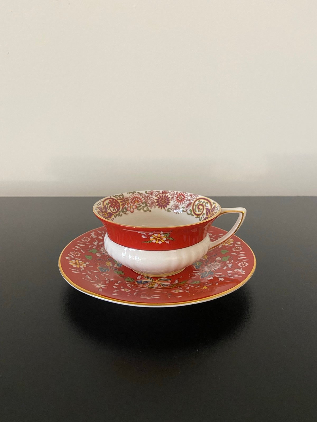 WEDGWOOD WONDERLUST CRIMSON ORIENT TEACUP & SAUCER SET