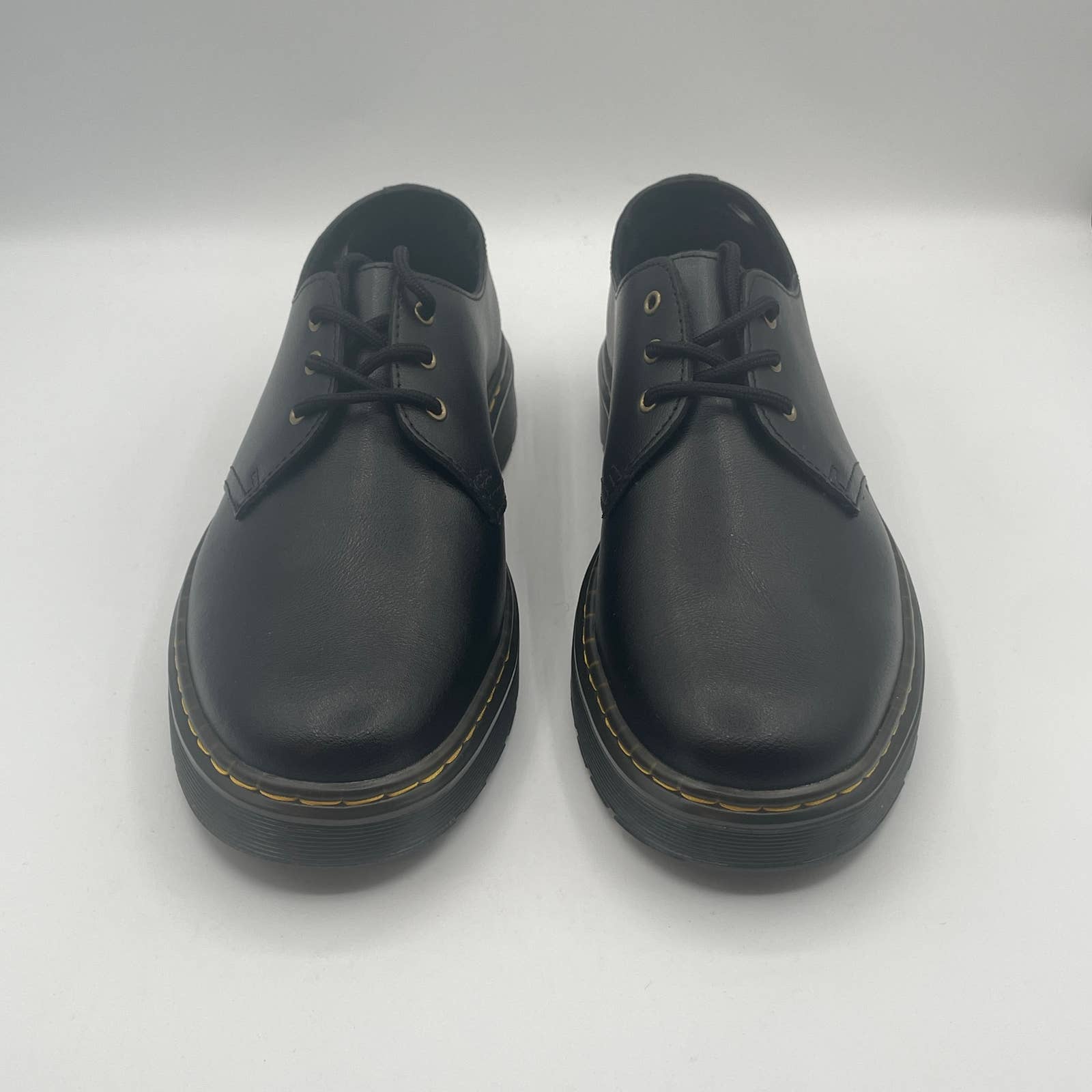 Dr. Martens Unisez Size 9 Zavala Lo Oxfords Black Leather Lace Up Style LA004