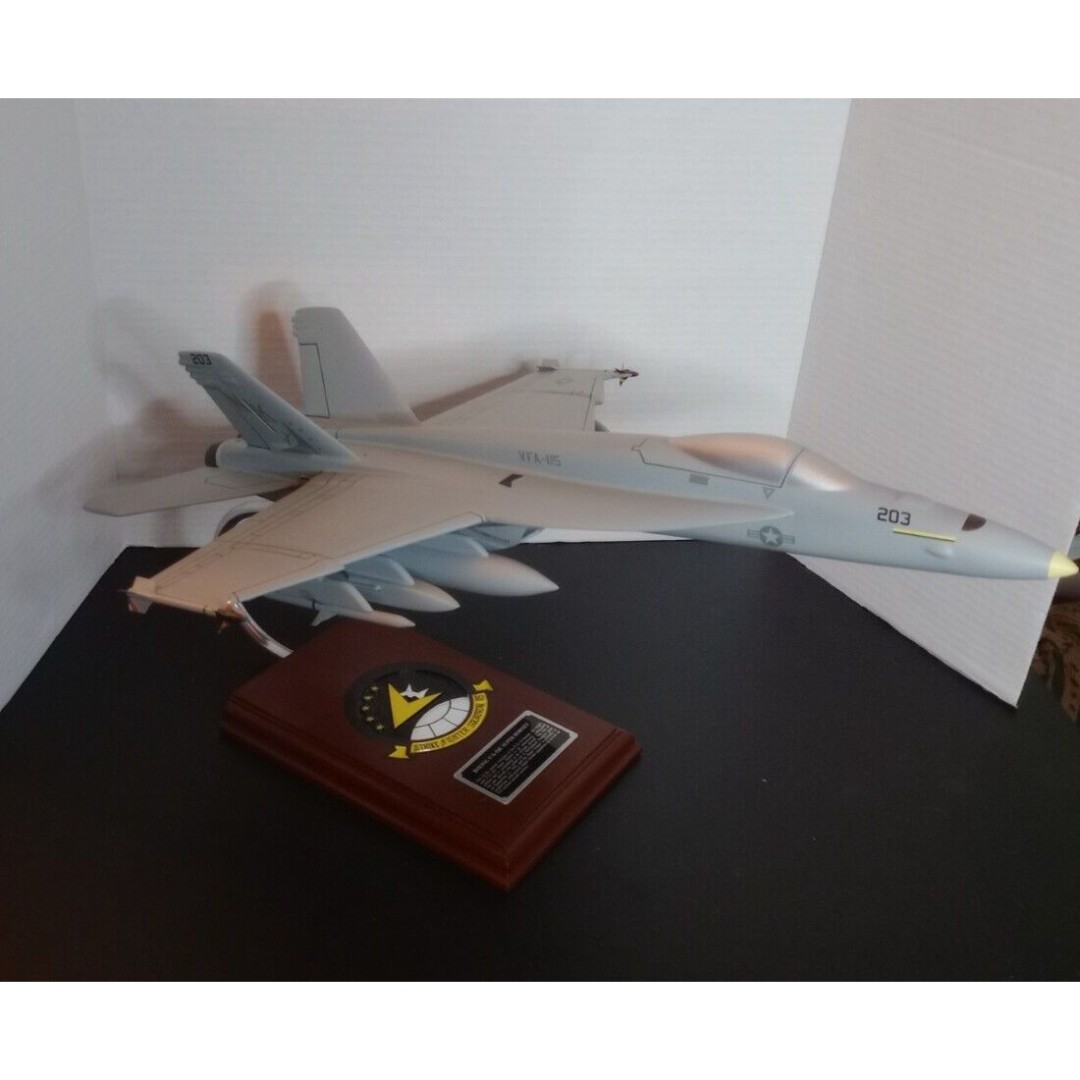 US Navy Mcdonnell Douglas F/a-18E Super Hornet 1:38 Model Plane Resin/Wood *Read