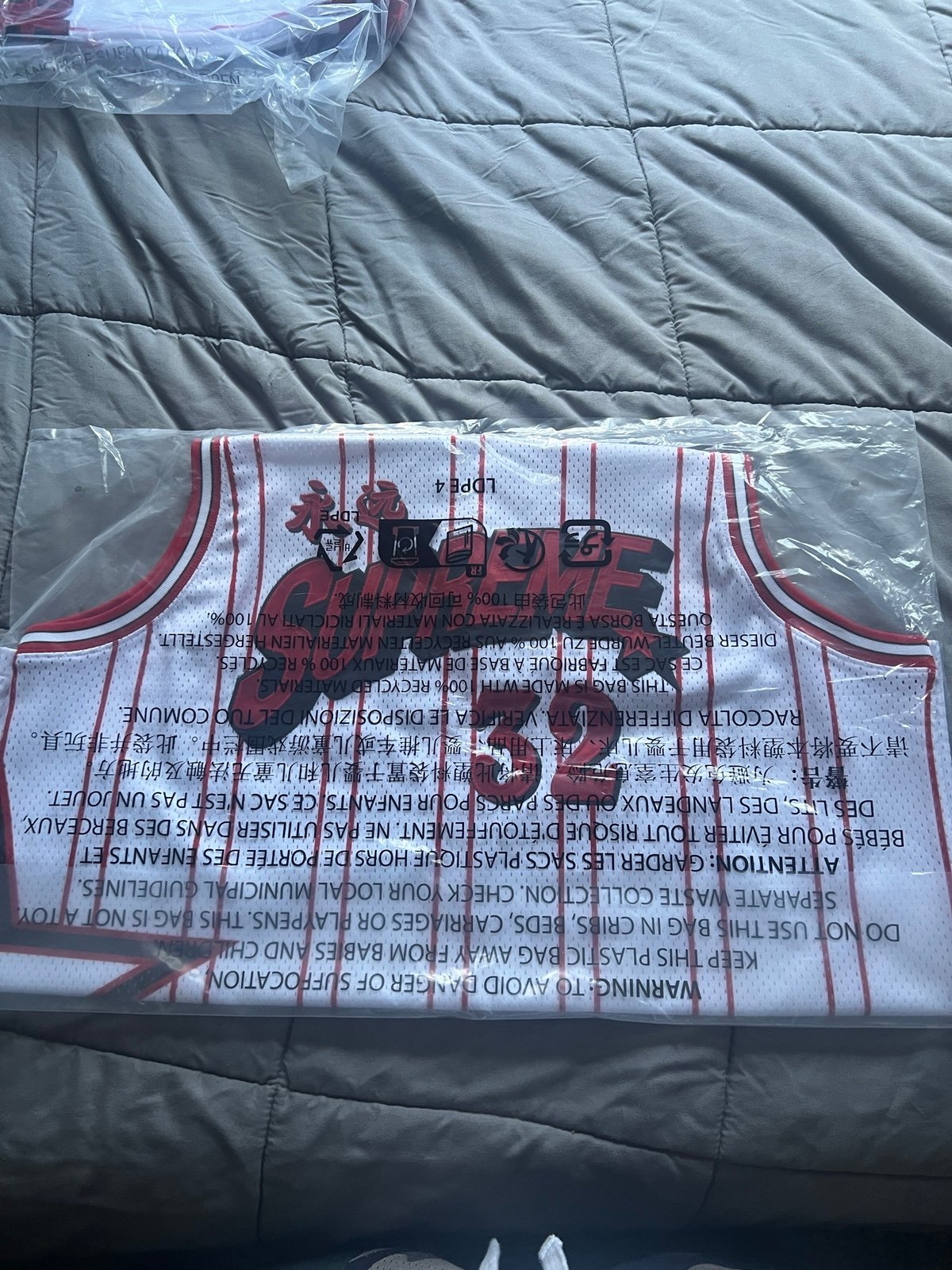 *RED L* Supreme basketball star jersey