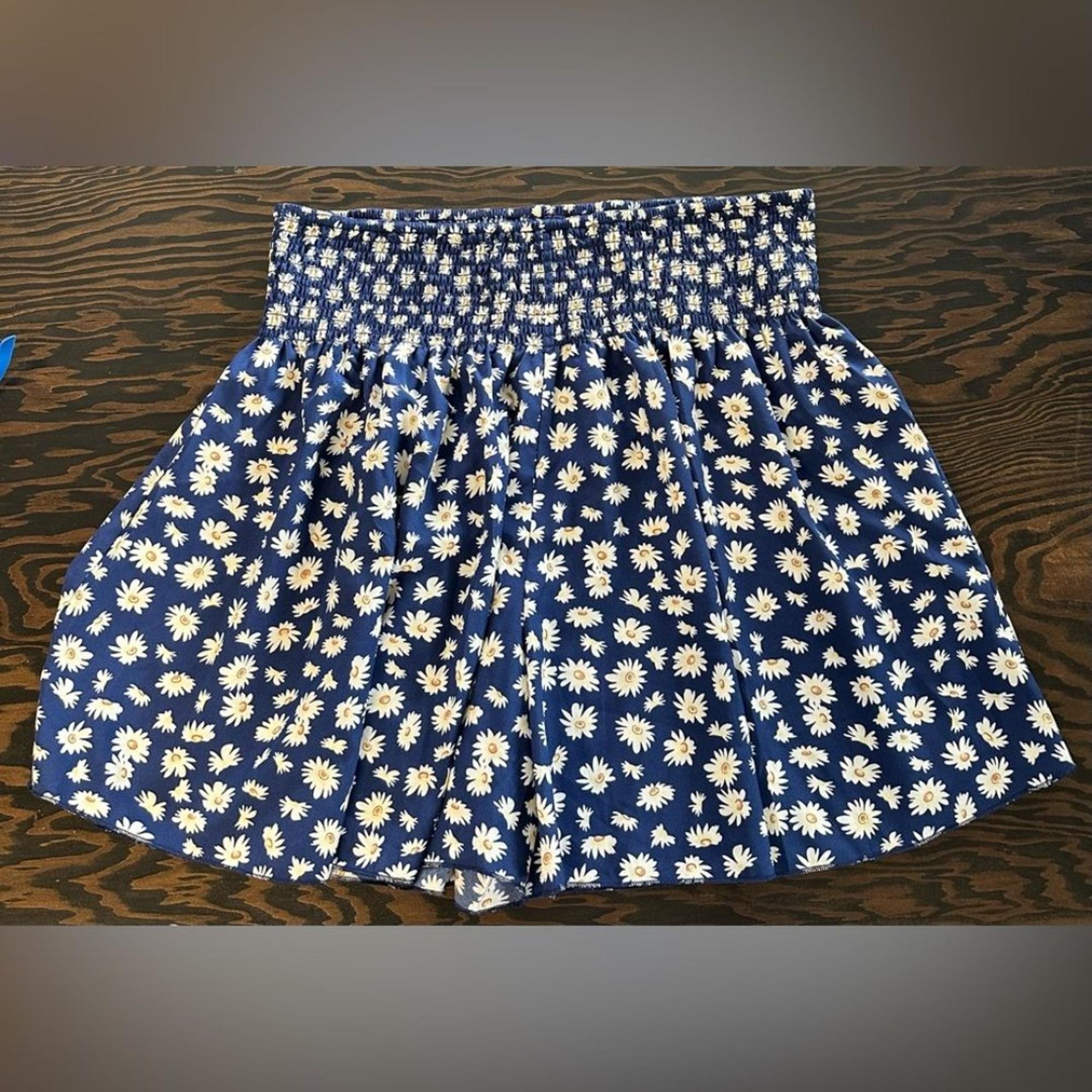 Woman’s SHEIN All-Over Print Shorts Blue Yellow White (655)