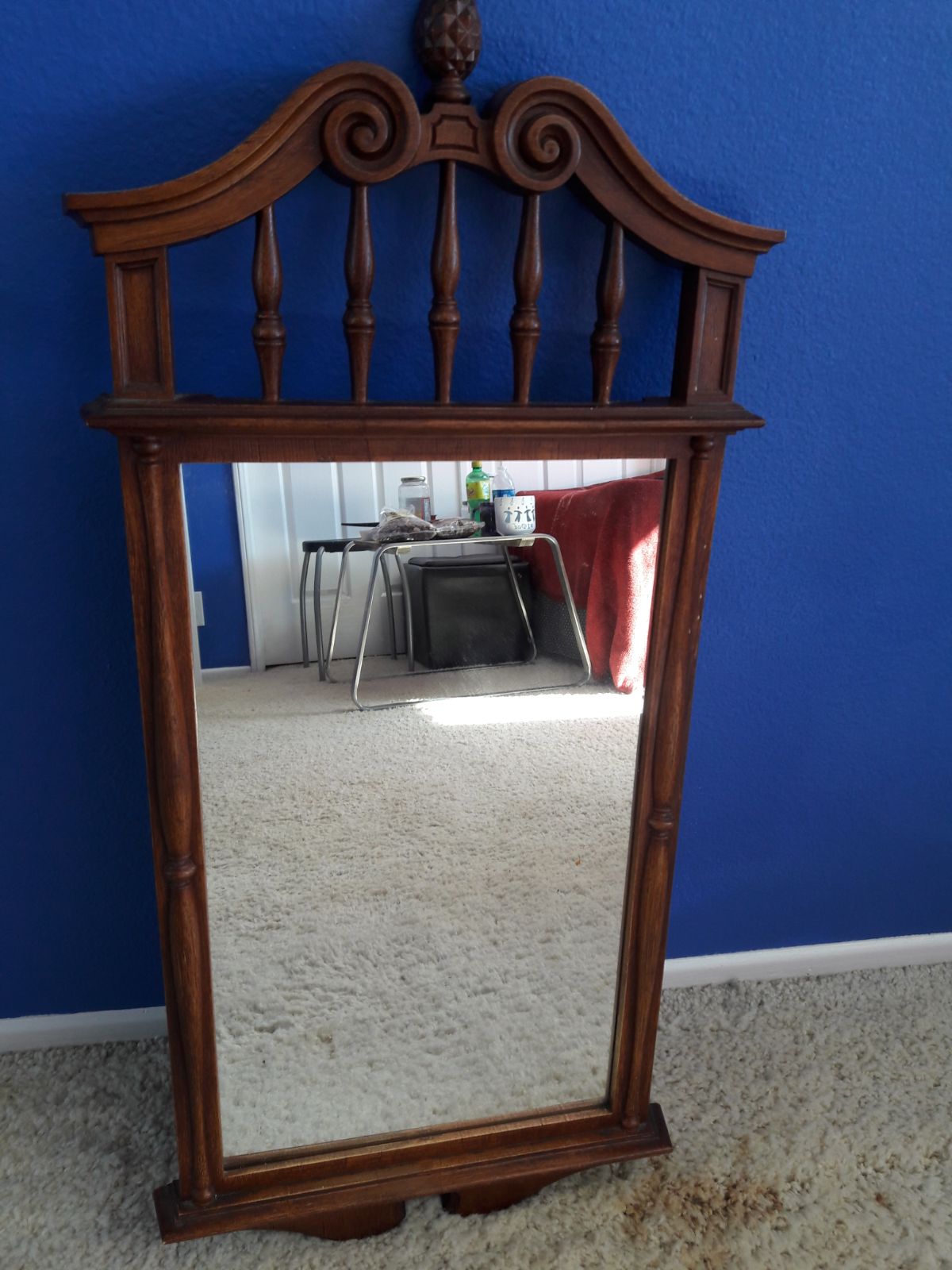 Mirror wood good condition brown 32 inches hight x 14 inches width