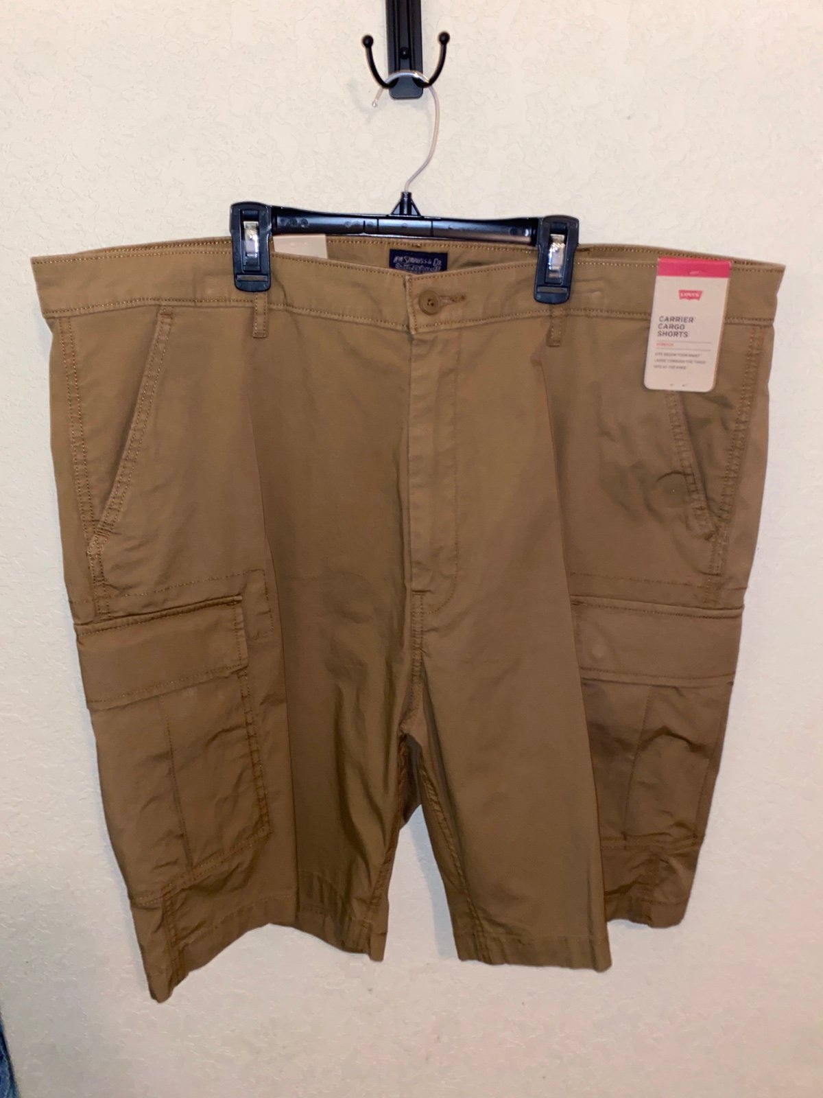 Men’s Levi’s cargo shorts